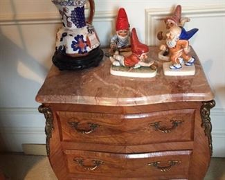 End table with dwarfs.