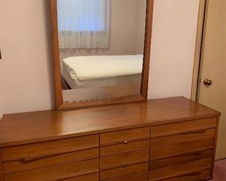 Lane Mid Century Dresser w/mirror