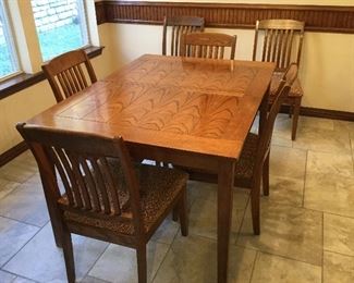 Dining Room set that seats 4 or 6 with a removable leaf