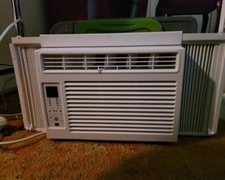 Window air conditioner 