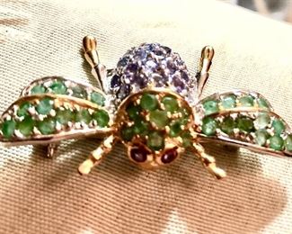 Emerald sapphire large bumble bee brooch sterling. BEAUTIFUL