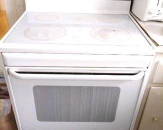 Whirlpool flat top self cleaning stove app 5 years excellent condition