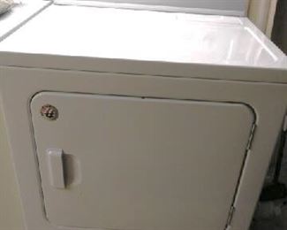 Whirlpool large capacity professional extra large dryer app 4 years old
