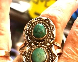 Artist signed Native American vintage turquoise ring