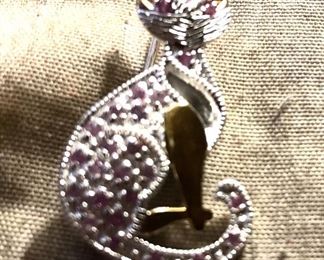 Sterling marcasite kitty with gold overlay fore leg