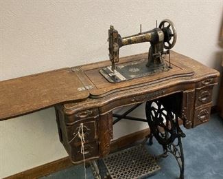 White Sewing maching with original parts and pieces