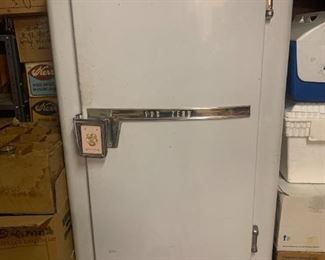 Foster Foods Sub Zero Freezer. Refurbished professionally a few years ago.  Gasket replaced.  Runs and looks great!