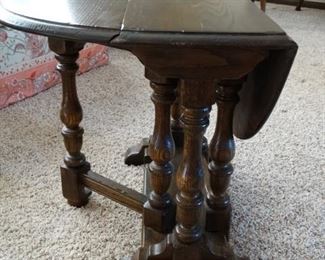 Ethan Allen drop leaf gate leg side table