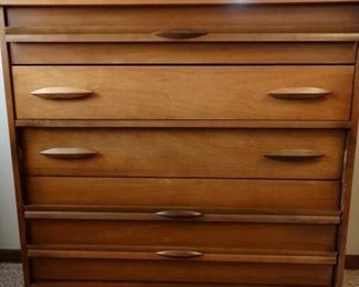 MCM Dresser