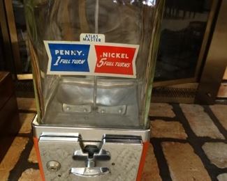 Bubble gum machine.  Works!!  Key included.