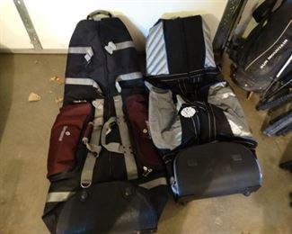 Golf traveling bags  - bags w/wheels 
