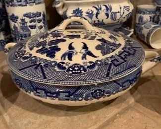 $90~OBO~ BLUE WILLOW COVERED VEGETABLE