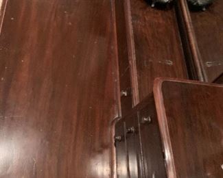 CLOSE UP GENTLEMEN'S VANITY TOP