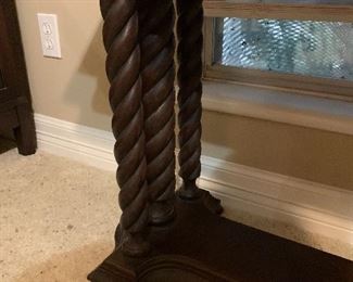 $675 TIGER OAK RECTANGULAR SOFA TABLE WITH SPIRAL SPINDLES AND CLAW FEET 30X38X20