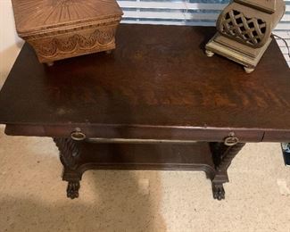 $675 TIGER OAK RECTANGULAR SOFA TABLE WITH SPIRAL SPINDLES AND CLAW FEET 30X38X20