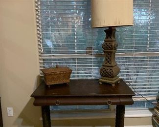 $675 TIGER OAK RECTANGULAR SOFA TABLE WITH SPIRAL SPINDLES AND CLAW FEET 30X38X20