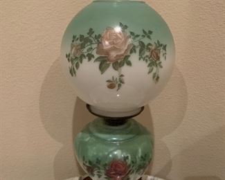 $225 VICTORIAN HANDPAINTED GLASS GLOBE GONE WITH THE WIND LAMP
