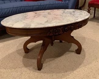 $450 VICTORIAN ROSE MOTIF MARBLE TOPPED COFFEE TABLE 17X34.5X22