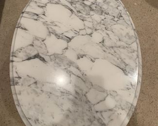 $450 VICTORIAN ROSE MOTIF MARBLE TOPPED COFFEE TABLE 17X34.5X22