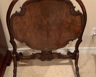 $350-  SMALL FLIP TOP TEA TABLE 18X19