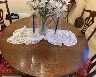 $950 TIGER OAK DINING TABLE WITH 6 UPHOLSTERED SEAT CHAIRS 29X48X48