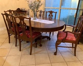 $950 TIGER OAK DINING TABLE WITH 6 UPHOLSTERED SEAT CHAIRS 29X48X48