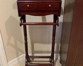 $225 GENTLEMEN'S BUTLER ETAGER 48X17.5