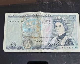 Bank of England 5 pounds bill