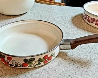 Porcelain over metal frying pan