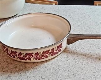 ASTA - Porcelain over metal frying pan