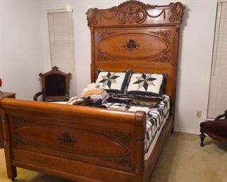 Bed of 3 pc oak bedroom suite