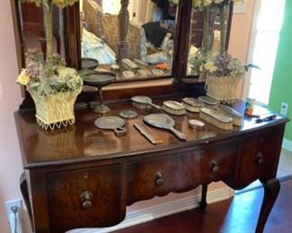 #139a Queen Anne Style Vanity with triptych mirror
