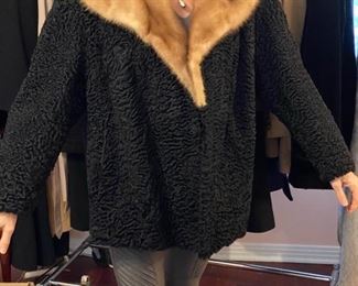 $150 Curly lamb and mink collar sz 10 to 14