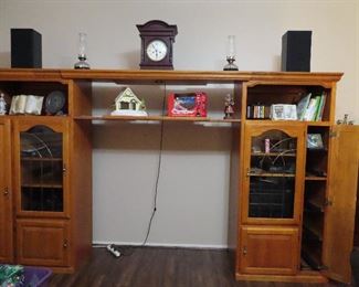 Entertainment Center - Oak - Adjustable to Size of TV 