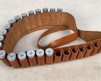 Mfg - Leather Shotshell
Model - Holster Belt
Caliber - 12Ga with Ammo
Located in Chattanooga, TN
Condition - 3 - Light Wear
This is a Leather shotshell holster belt for 12Ga shotshells including 18rds of Winchester Super Speed 6 shot 12Ga ammunition. Belt measures 43" end to end.