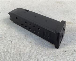 Mfg - Glock
Model - Factory 15Rd. Magazine
Caliber - .40 s&w /.357 sig
Located in Chattanooga, TN
Condition - 3 - Light Wear
This is a Factory Glock 15-Round Magazine for .40 cal but will also hold .357 Sig as well.