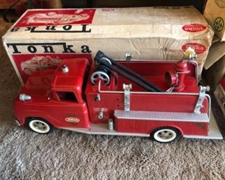 Vintage Tonka Fire Truck Pumper 926 with box