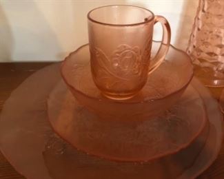Pink depression glass, 8 place settings