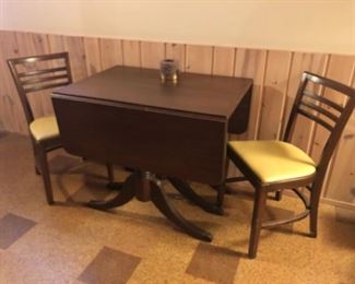 Antique gate leg table, two extra leaves not shown