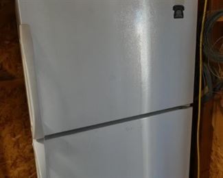 Magic Chef fridge $100