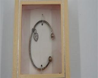 Lot 099
Children's Sterling silver charm bracelet