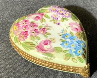 Early Limoges French Porcelain Hinged Lid Pill Box