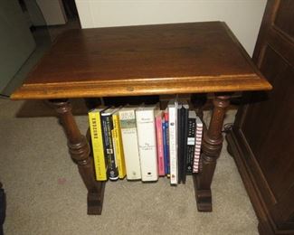 $75.00, Ethan Allen Solid Oak Royal Charter Collection VG condition 22" W x 22" T x 15" D