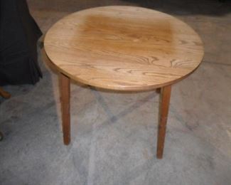 Oak Round table