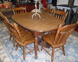 Solid Dining table with 6 chairs an a leaf