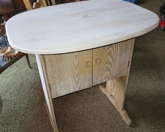 Small table/desk/cabinet/TV cabinet. $40. 28"w x 22"w x 29"h