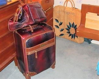 Nora suitcase set