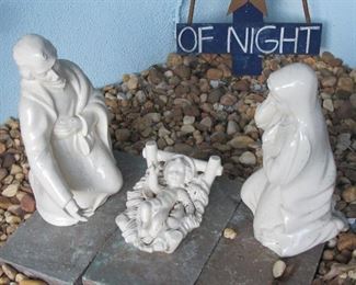Nora large nativity and sign