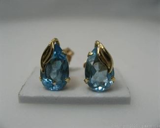 10kt Yellow Gold Blue Topaz Earrings