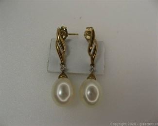 10kt Yellow Gold Pearl Earrings